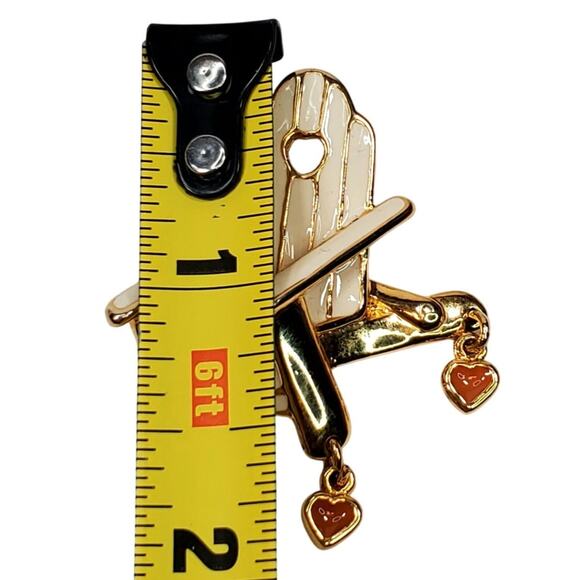 Vtg Enamel Beach Patio Chair Pin Dangle Hearts 2" Unsigned - Picture 2 of 4